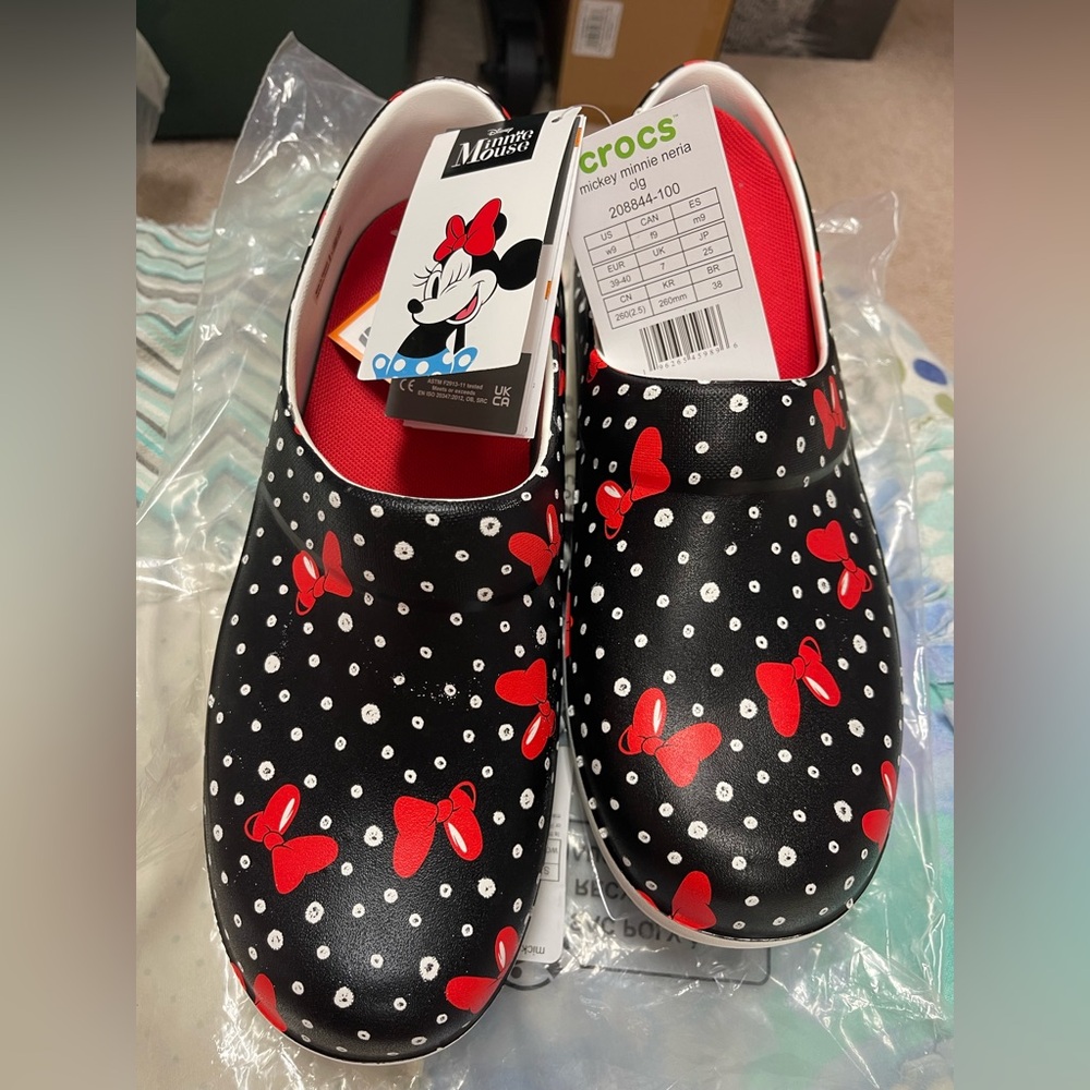 NWT CROCS Ladies Minnie Mouse Neria Clogs sz 9